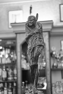 Mephisto, djævel, leipzig, bar, statue, figur, skulptur, Kunst og håndværk, menneskelig repræsentation, kreativitet, repræsentation, arkitektur, mandlig lighed, bygget struktur, håndværk, fokus på forgrunden, religion, bygning udvendig, ingen mennesker, spiritualitet, dag, tro, bygning, lav vinkel visning, fin kunst statue, 4K, CC0, offentligt domæne, royaltyfrie