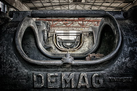 Kompressor, Industrie, Maschine, Metall bearbeiten, Technologie, Bergbau, Fabrik, Rechnung, demag, metallisch, stehlen, Schwerindustrie, maschinenhalle, keine Leute, Tag, drinnen, Nahansicht, Metallindustrie, Text, die Architektur, Metall, westliche Schrift, gebaute Struktur, alt, Kommunikation, Wandbau - Funktion, verlassen, verwittert, Information, Ablehnen, Wand, rostig, Verschlechterung, 5K, CC0, gemeinfrei, lizenzfrei