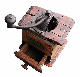molinet, cafè, te, beure, cafeïna, marró, aroma, maneta, manualment, vell, passat de moda, antiguitat, material de fusta, rovellat, obsoleta, estil retro, aïllat, sol objecte, equipament, fons blanc, tir de l'estudi, natura morta, a l'interior, metall, cap gent, tallar, espatllat, deteriorament, aixafar, declivi, resistent, 720P, CC0, domini públic, lliure de regalies
