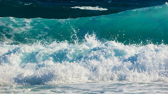 detailopname, foto, golven, Golf, bubbels, schuim, verstuiven, energie, water, plons, vloeistof, zee, blauw, natuur, zomer, spatten, achtergronden, surfen, beweging, sport, schoonheid in de natuur, surfing, aquatische sport, waterkant, dag, scenics - natuur, buitenshuis, macht, kracht in de natuur, turkoois gekleurd, zwembad, stromend water, 4K, CC0, publiek domein, royaltyvrij
