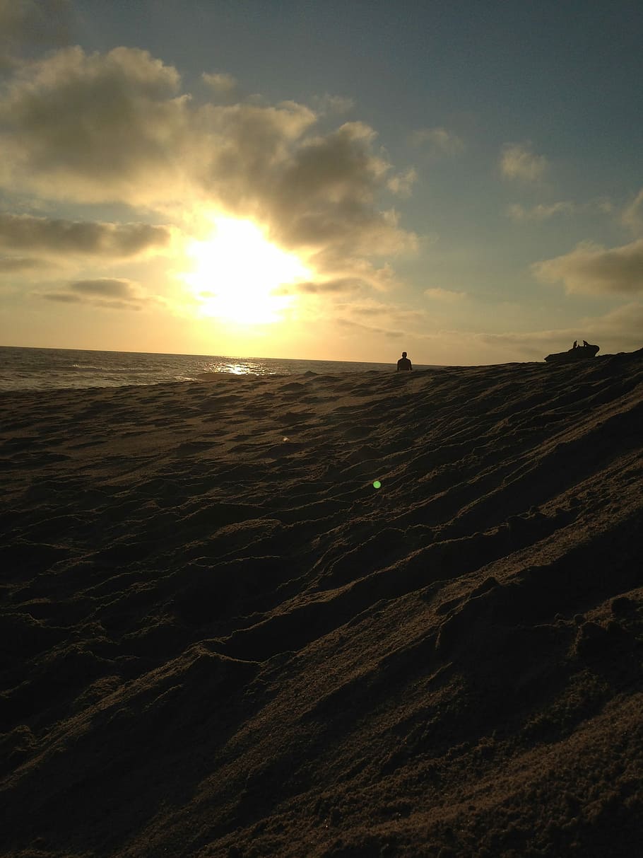 spiaggia, tramonto, cielo scuro, sole, natura, buio, cielo, silhouette, mare, nuvola - cielo, scenics - natura, bellezza nella natura, terra, la tranquillità, scena tranquilla, orizzonte, orizzonte sull'acqua, paesaggio, ambiente, idilliaco, scena non urbana, colore arancione, attività di svago, all'aperto, 2K