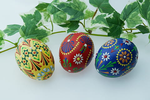 several, egg trinkets, beside, green, leaf, easter, ornament, background, egg easter egg, sorbian easter egg, basket easter decoration, easter decorations, easter crafts, easter decoration, colorful easter eggs, colorful eggs, sorbian motives, ornate, decorate, spring, basket, easter egg paint, happy, yellow easter egg, blue easter egg, red easter egg, happy easter, colored egg, easter theme, graphic, design, bossi technology, easter greeting, customs, nature, food, easter egg, multi colored, holiday, creativity, art and craft, pattern, celebration, egg, decoration, food and drink, no people, indoors, craft, still life, close-up, floral pattern, 4K, CC0, public domain, royalty free