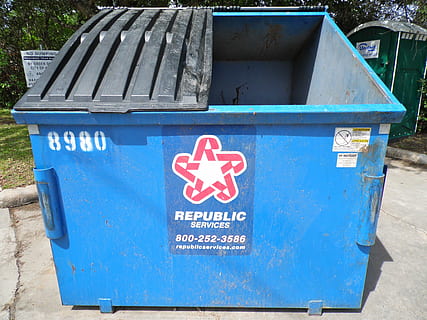 blauw, industrieel, prullenbak, dumpster, vuilnis, houder, verspilling, leeg, recycling, bin / tub, vuilnisbak, verontreiniging, afvalbak, milieu, stortplaats, recycling symbool, plastic, tekst, westers schrift, communicatie, dag, teken, geen mensen, milieubehoud, buitenshuis, natuur, informatie, informatiebord, milieu problemen, 4K, CC0, publiek domein, royaltyvrij