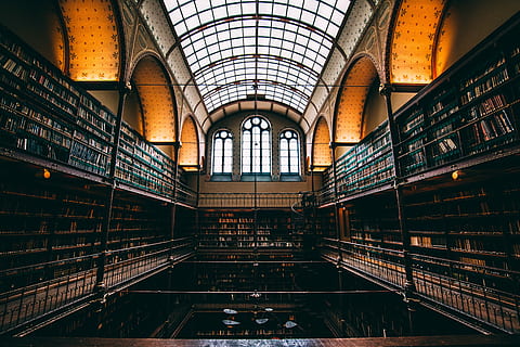 foto, sala de la biblioteca, llibres, prestatges, biblioteca, arquitectura, finestra, llibre, arc, història, Europeu, vell, interior, edifici, ornamentat, sostre, enorme, endins, a l'interior, estructura construïda, prestatge, educació, transport per ferrocarril, prestatge per a llibres, publicació, cap gent, el passat, equips d’il·luminació, vista d’angle baix, estació de ferrocarril, 5K, CC0, domini públic, lliure de regalies