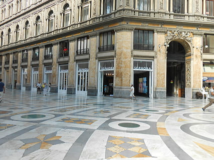 Gebäude, Eingang, die Architektur, Neapel, Galerie, Vittorio Emanuele, Tag, Gebäudehülle, Luxus, draußen, Reiseziele, gebaute Struktur, Stadt, Straße, zufällige Menschen, die Vergangenheit, Geschichte, Fenster, architektonische Säule, Muster, Bogen, Sonnenlicht, Stadtstraße, Stadtplatz, Hof, Fliesenboden, 2K, CC0, gemeinfrei, lizenzfrei
