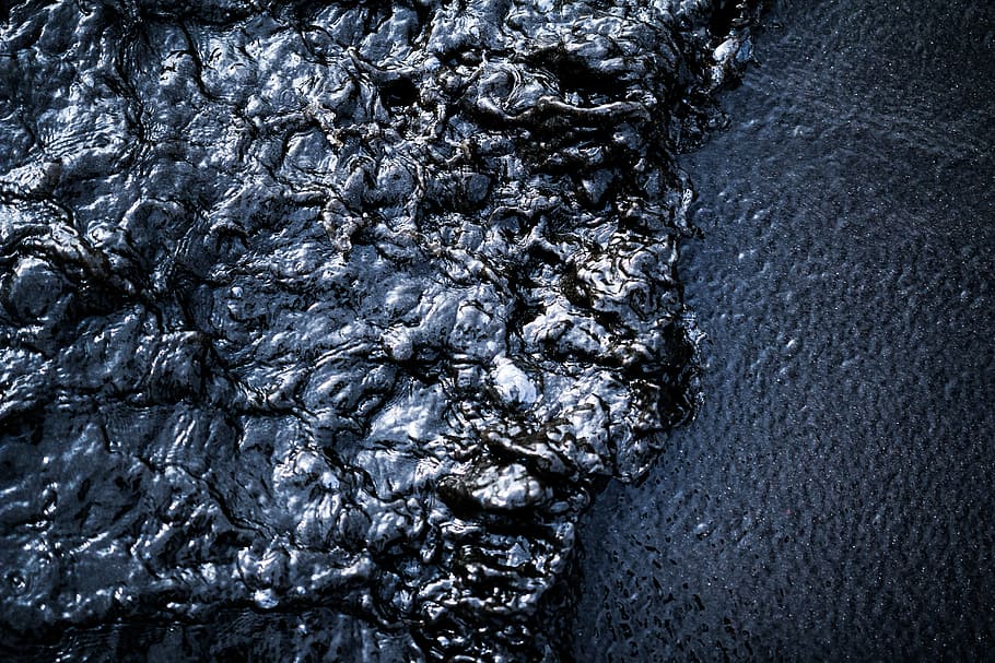 pell negra fosa, textura, aigua, superfície, fang, negre, bombolla, onada, líquid, sorra, sorra negra, cap gent, fons, marc complet, naturalesa, dia, vista d’angle alt, lava, geologia, aspre, bellesa a la natura, a l'aire lliure, primer pla, sòlid, rock, terra, mar, rock - object, poder a la natura, 5K