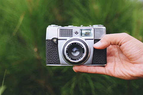 agfa camera, photographer hand, Agfa, camera, photographer, hand, technology, camera - Photographic Equipment, photography Themes, equipment, old-fashioned, hobbies, photographing, single Object, lens - Optical Instrument, retro Styled, human Hand, old, photograph, human body part, one man only, focus on foreground, one person, holding, close-up, adult, occupation, plant, photographic equipment, green color, body part, activity, finger, digital camera, 4K