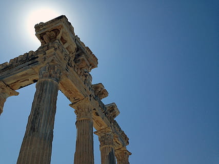 tempel, romans, kolonner, kolonne, apollo tempel, luft, blå, sollys, arkitektur, berømte sted, historie, monument, arkitektoniske kolonne, roman, Europa, arkæologi, gammel ruin, gammel, turisme, fortiden, himmel, skyfri himmel, ødelagt, beskadiget, dårlig stand, bygget struktur, gamle civilisation, lav vinkel visning, natur, gået i stykker, rejsemål, kørt ned, ingen mennesker, forringelse, udendørs, 2K, CC0, offentligt domæne, royaltyfrie