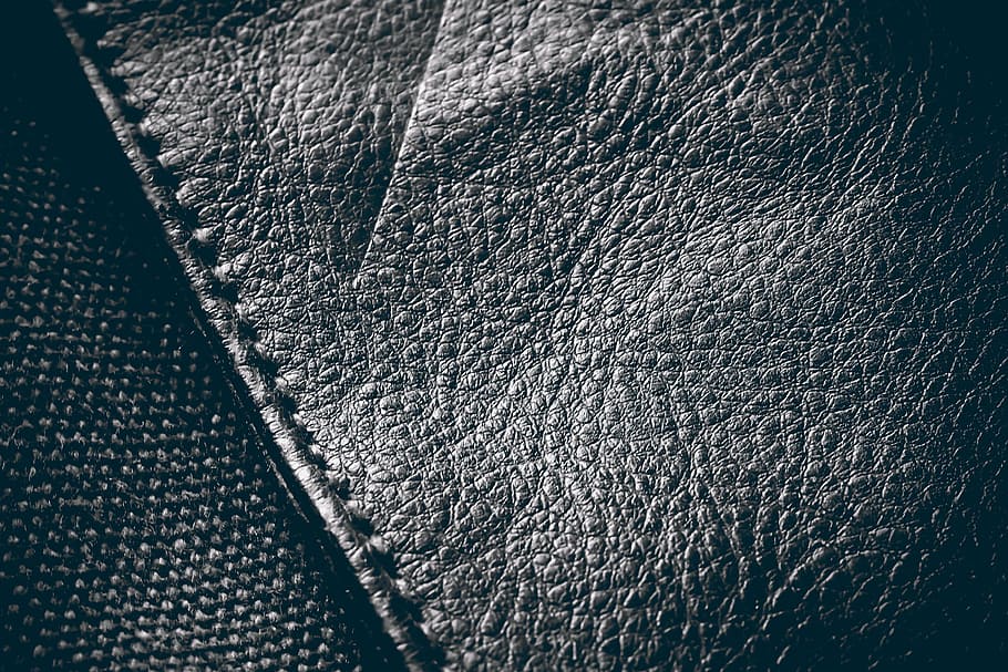 coixinet de cuir negre, cuir, cuir de pell de vaca, patró, resum, fons, marró, estructura, rústic, vintage, coriàcies, textura, naturalesa, costura, cosit, tancar, bossa, teixit, tela, handarbeit, tèxtil, material natural, negre blanc, blanc i negre, sw, marc complet, primer pla, cap gent, a l'interior, color negre, dia, aspre, natura morta, denim, roba, vista d’angle alt, gris, material, texans, 4K