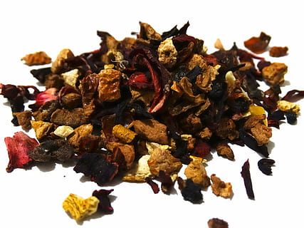 parfümierte Blumenpartie, tee, Früchtetee, getrocknet, Essen und Trinken, weißer Hintergrund, Lebensmittel, drinnen, Studioaufnahme, Stillleben, Nahansicht, getrocknetes Essen, Frische, keine Leute, Wohlbefinden, gesundes Essen, Rosine, Trockenobst, fertig für den Verzehr, Teller, High Angle View, große gruppe von gegenständen, Haufen, Snack, 5K, CC0, gemeinfrei, lizenzfrei
