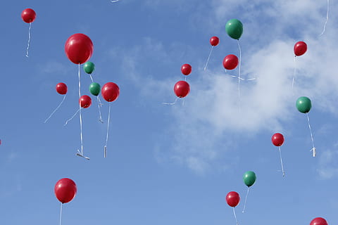 Bomas, gökyüzü, renkler, şişme, kırmızı, yeşil, mesajları, dilek, Mavi gökyüzü, mavi, Barış, doğal harikalar, havadaki, balon, çok renkli, kutlama, helyum balonu, büyük nesne grubu, uçan, doğa, insansız, bulut - gökyüzü, gün, mesaj, helyum, özgürlük, duygu, nesne grubu, rüzgar, 5K, CC0, kamu malı, telif ücretsiz