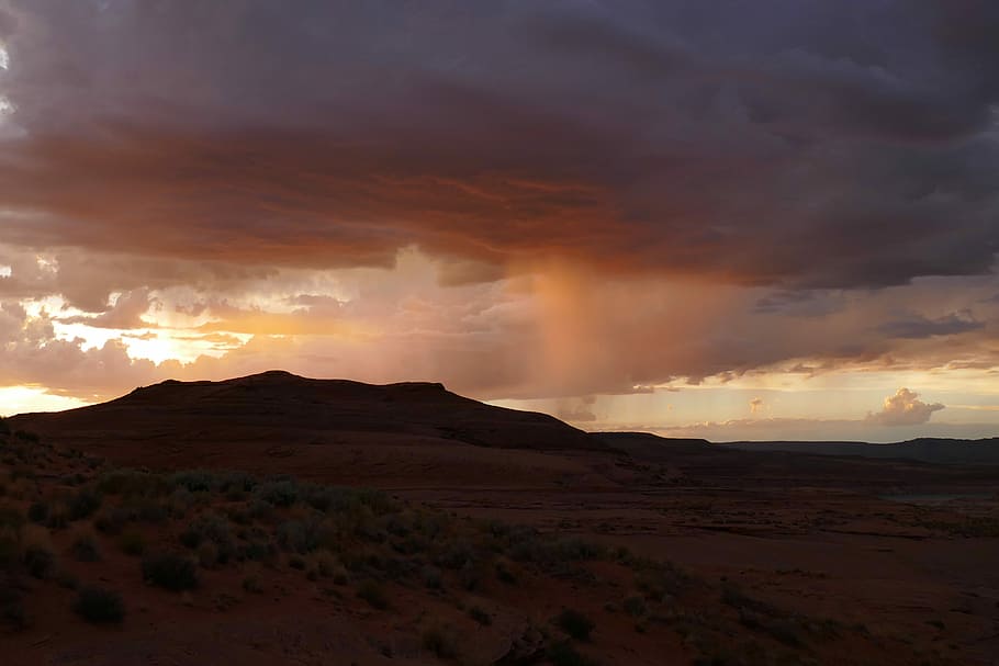 muntanya, fotografia al vespre, gris, ennuvolat, cel, núvol, posta de sol, rock, arizona, monsó, pluja, desert, escenics - natura, núvol - cel, bellesa a la natura, escena tranquil·la, terra, medi ambient, tranquil·litat, cap gent, escena no urbana, naturalesa, paisatge, remot, idíl·lic, geologia, color taronja, volcà, cel dramàtic, poder a la natura, 5K