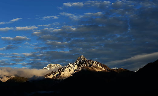 Tibet, Nyingchi, esperto magro, nuvola - cielo, cielo, montagna, scenics - natura, bellezza nella natura, catena montuosa, scena tranquilla, natura, la tranquillità, nessuno, ambiente, scena non urbana, paesaggio, roccia, picco di montagna, roccia - oggetto, giorno, solido, a distanza, all'aperto, montagna innevata, 4K, CC0, dominio pubblico, privo di copyright