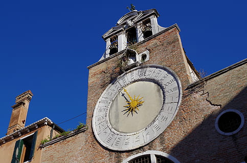 sol ur, venedig, tid, gammel, gammelt ur, 24 timer, arkitektur, bygning udvendig, lav vinkel visning, bygget struktur, historie, ur, himmel, bygning, religion, sted for tilbedelse, skyfri himmel, tårn, blå, tro, ingen mennesker, natur, dag, spiritualitet, udendørs, uret ansigt, 4K, CC0, offentligt domæne, royaltyfrie