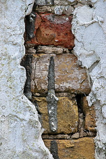 mur, vieux, ajouter, cassé, plâtre, structure construite, architecture, personne, construction de murs, journée, texturé, altéré, l'histoire, le passé, solide, art et Artisanat, fermer, la créativité, matériau de pierre, représentation, en plein air, endommagé, lieu de culte, détérioration, mur de pierre, ruiné, 5K, CC0, domaine public, libre de droits