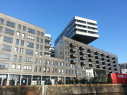 architettura, moderno, costruzione, grattacielo, edificio per uffici, amsterdam, Olanda, porta, città, esterno dell'edificio, struttura costruita, cielo, cielo sereno, Inquadratura dal basso, natura, giorno, finestra, nessuno, blu, edificio per uffici esterno, quartiere residenziale, all'aperto, vita di città, luce del sole, appartamento, 2K, CC0, dominio pubblico, privo di copyright