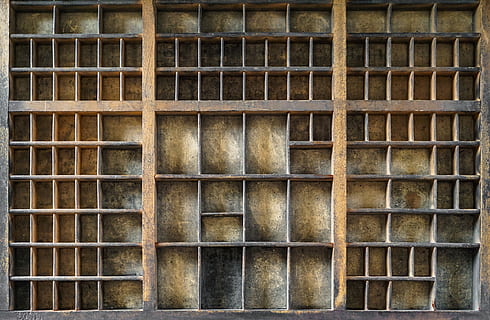 schließen, Foto, braun, hölzern, Regal, Nahansicht, waschen, comp box, Drucken, Sortieren, Themen, Hintergrund, Käfig, keine Leute, drinnen, Tierthemen, Natur, Tag, Hintergründe, die Architektur, Muster, Vollbild, Fenster, gebaute Struktur, Metall, Holz - Material, gestalten, Gitter, Seite an Seite, Design, Sicherheitsleiste, Container, 5K, CC0, gemeinfrei, lizenzfrei