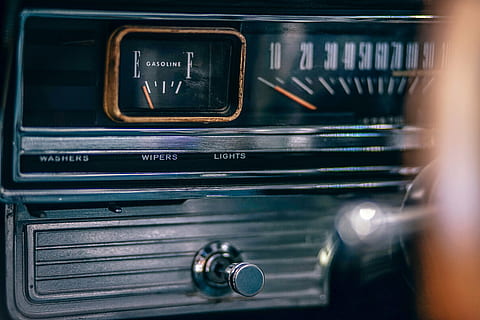 classico, nero, grigio, pannello del quadro strumenti del veicolo, auto, cruscotto, elettronica, tachimetro, indicatore del carburante, viaggio, mezzi di trasporto, veicolo, Radio, avvicinamento, nessuno, testo, in casa, numero, messa a fuoco selettiva, tecnologia, comunicazione, sceneggiatura occidentale, fotogramma intero, in stile retrò, finestra, attrezzatura, riflessione, musica, sfondi, cibo e bevande, modo di trasporto, color argento, 5K