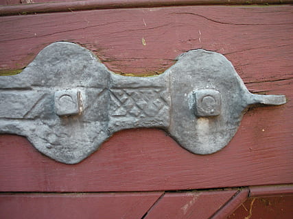 portbeslag, håndlavet, mønster, jern, jern negle, gammel, 1700, træværk, rød, grå, træ - materiale, tæt på, metal, dør, indgang, dag, ingen mennesker, knop, træ, design, dørhåndtag, sikkerhed, udendørs, beskyttelse, Kunst og håndværk, håndtere, form, låsen, 2K, CC0, offentligt domæne, royaltyfrie