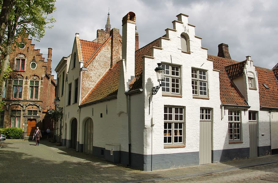 architettura, costruzione, finestra, facciata, architettura, costruzione, storicamente, tetto, tetti, vecchio, città vecchia, Belgio, Brugge, città medievale, Bruges, città, Patrimonio mondiale, conservazione storica, finestre reticolari, piccolo, accogliente, Luoghi di interesse, facciata in pietra, romantico, decorativo, attrazione turistica, Casa, esterno dell'edificio, struttura costruita, culture, cielo, quartiere residenziale, nuvola - cielo, natura, giorno, persone reali, stili di vita, all'aperto, persone, uomini, il passato, storia, strada, 4K