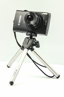 camera digitala, canon, aparat foto, digital, imagine, dispozitiv, negru, alb, trepied, clar fund, studio shot, fundal alb, Industrie cinematografică, Studio de inregistrari, microfon, echipamente de înregistrare a sunetului, tehnologie, în interior, fotografii tematice, natură moartă, nici o persoana, echipament fotografic, arta culturii și divertismentului, a închide, aparat de fotografiat - echipament fotografic, comunicare, culoare neagră, camera video de acasă, echipament, mass-media, filmare, video, 5K, CC0, domeniu public, fără drepturi de autor