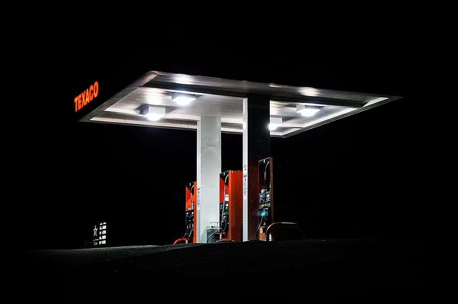 temný, noc, plyn, stanice, texaco, palivové čerpadlo, svítí, čerpací stanice, tankování, nikdo, paliva a energie, osvětlovací zařízení, plnicí, přeprava, černé pozadí, jídlo a pití, podepsat, cestovat, podnikání, Červené, fosilní palivo, služba, uvnitř, 2K