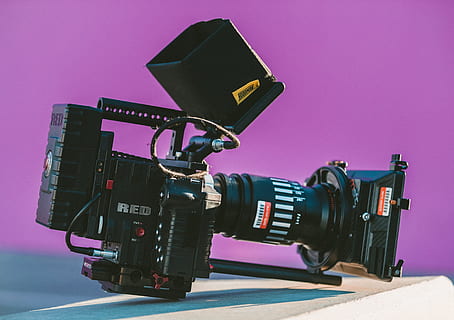 Video, Kamera, Optik, Technologie, keine Leute, Studioaufnahme, Kunst, Kultur und Unterhaltung, Fernsehkamera, Filmindustrie, Kommunikation, Fernsehgerät, Film, Kamera - Fotoausrüstung, die Medien, Transport, lila, drinnen, Fotografie-Themen, Industrie, Besetzung, Fernsehindustrie, Dreharbeiten, Heimvideokamera, elektrische Ausrüstung, 5K, CC0, gemeinfrei, lizenzfrei