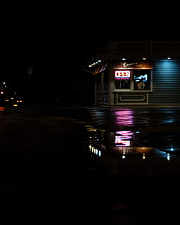 Geschäft, dunkel, Pfütze, reflektieren, Neonlichter, Schaufenster, gedreht, öffnen, Neon Signage, Neonlicht, eingeschaltet, Licht, Nacht-, Reflexion, beleuchtet, Lichtanlage, Nachtleben, Straße, städtische Szene, Farbbild, Transport, keine Leute, draußen, die Architektur, gebaute Struktur, Gebäudehülle, Stadt, Wasser, Kommunikation, Text, Transportmittel, kopieren sie platz, Natur, Bewegung, 4K, CC0, gemeinfrei, lizenzfrei