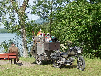 moto, oldtimer, bandes annonces, des provisions, Stock, Pause, se reposer sur le lac, banque, voyageur individuel, plante, arbre, transport, Vrais gens, la nature, journée, mode de transport, Hommes, séance, couleur verte, Activité de loisir, croissance, modes de vie, véhicule terrestre, terre, une personne, herbe, en plein air, adulte, 1080P, CC0, domaine public, libre de droits