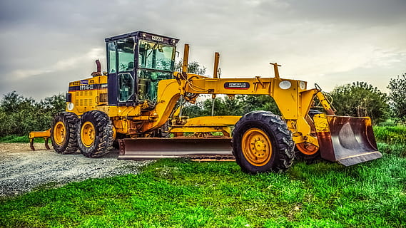 gul, gravemaskin, grønn, gress, maskin, traktor, tung, hjul, klassing, tung maskin, kjøretøy, maskineri, transport, industri, land kjøretøy, transportmiddel, Konstruksjons-maskineri, anleggsbransjen, bulldozer, jordmester, veiarbeid, byggeplass, konstruksjons kjøretøy, vei, lastebil, okkupasjon, natur, himmel, dekk, grave, utendørs, anleggsutstyr, industriellt utstyr, 5K