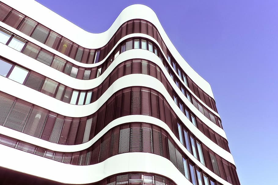 bajo, vista de ángulo, blanco, marrón, edificio de vidrio, púrpura, cielo, arquitectura, moderno, edificio, rascacielos, fachada, vaso, resumen, ventana, düsseldorf, estructura, azul, ciudad, urbano, líneas, arquitectura moderna, edificio moderno, diseño, balanceo, arco, oficina, edificio de oficinas, edificio comercial, perspectiva, detalle, nubes, exterior del edificio, al aire libre, estructura construida, nadie, vista de ángulo bajo, cielo limpio, edificio de oficinas exterior, naturaleza, día, modelo, luz del sol, apartamento, 4K
