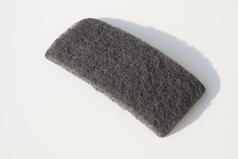 slibende, ren, mikrofiber, oxidation, puder, polere, vaskning, skrubning, svampe, industrier, værktøjer, enkelt objekt, hvid baggrund, skåret ud, studio skud, ingen mennesker, indendørs, tæt på, rengøring, grå, enkelhed, hygiejne, materiale, mønster, form, tekstureret, design, tekstil, udstyr, solid, sølvfarvet, renhed, 4K, CC0, offentligt domæne, royaltyfrie