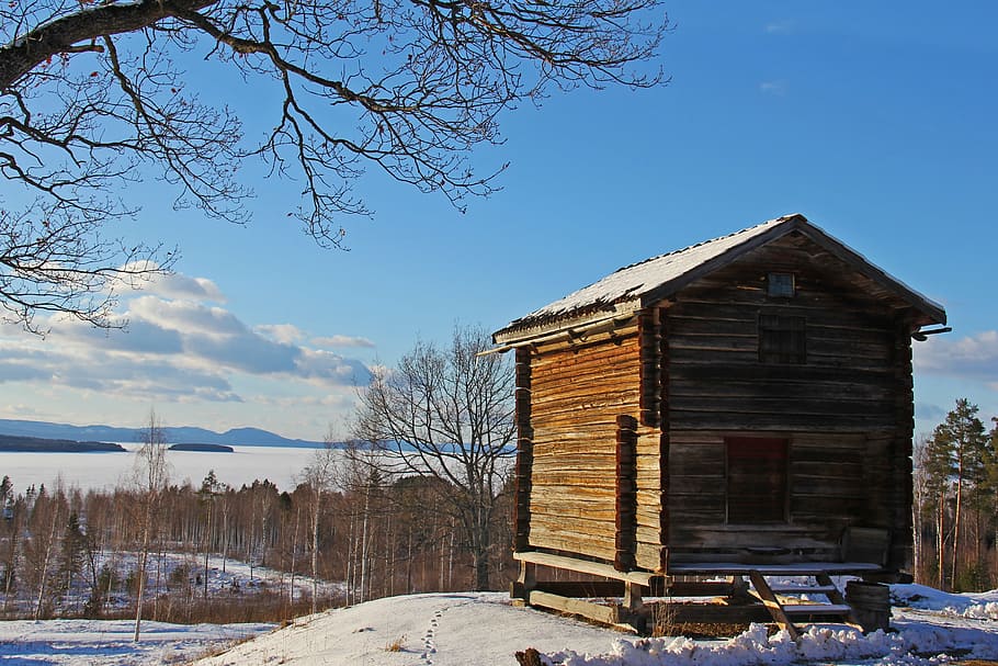 neu, hivern, fred, bonic, vermell, tradicional, fusta, casa de camp, suec, camp, casa, blanc, encantador, únic, dalarna, tallberg, suècia, europa, escandinavia, viatjar, turisme, blau, cel, vacances, escènic, temperatura de fred, arbre nu, exterior de l'edifici, arbre, estructura construïda, cap gent, a l'aire lliure, naturalesa, arquitectura, planta, dia, terra, bellesa a la natura, edifici, paisatge, muntanya nevada, cabina, 2K