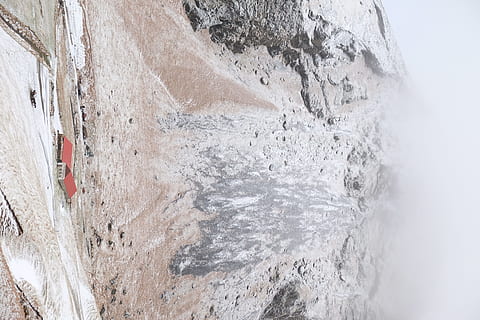 Bergboden, Haus, Bauernhof, Island, Berg, Wolke, Rock, Schnee, Natur, Hintergründe, Weiß, keine Leute, Tag, draußen, Winter, kalte Temperatur, Schönheit in der Natur, Land, Szenen - Natur, Rock - Objekt, Landschaft, Umgebung, Nicht-städtische Szene, Ruhe, solide, ruhige Szene, Formation, 4K, CC0, gemeinfrei, lizenzfrei