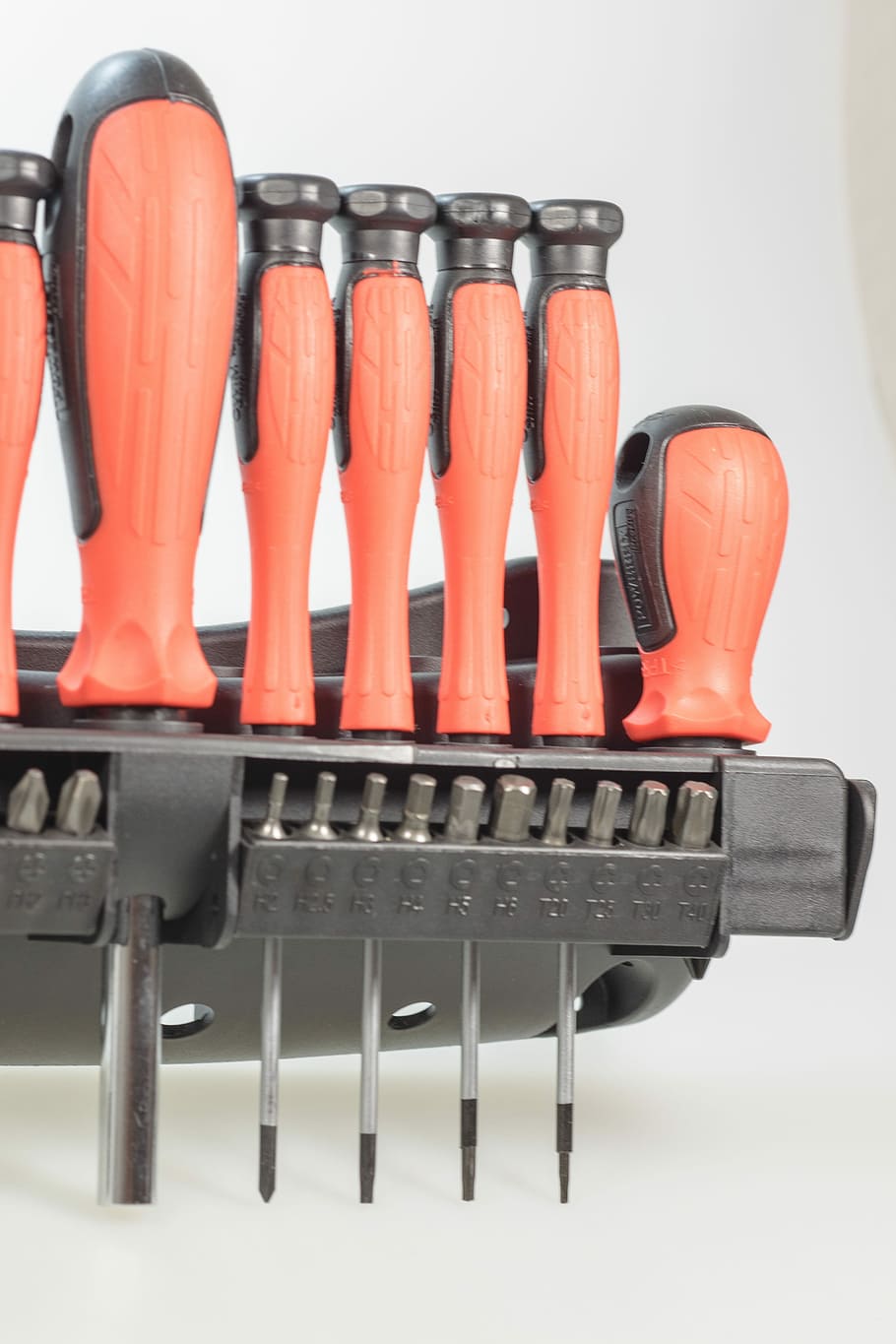 Cacciavite, strumento, mestiere, rosso, phillips, rosso, Phillips, metallo, capo, sfondo, dettaglio, lavoro, cacciaviti, kit di strumenti, frontalino, utensili, impostato, set di attrezzi, bit, girato in studio, nessuno, sfondo bianco, in casa, sfondo grigio, avvicinamento, natura morta, strumento di lavoro, utensile da cucina, di fila, attrezzatura, fianco a fianco, attrezzature domestiche, tavolo, preparativi, colore arancione, gruppo di oggetti, strumento a mano, 4K