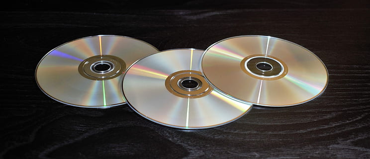 les disques, CD, DVD, Logiciel, numérique, CD ROM, DVD ROM, ROM, Blu Ray, La technologie, ordinateur, espace de rangement, compact, Les données, disque, médias, la musique, films, l'audio, Trois, cercle, démodé, personne, à l'intérieur, fermer, disque compact, bruit, culture artistique et divertissement, équipement, fournitures médicales, instrument médical, forme, objet unique, Forme géométrique, stéthoscope, espace de copie, 5K, CC0, domaine public, libre de droits