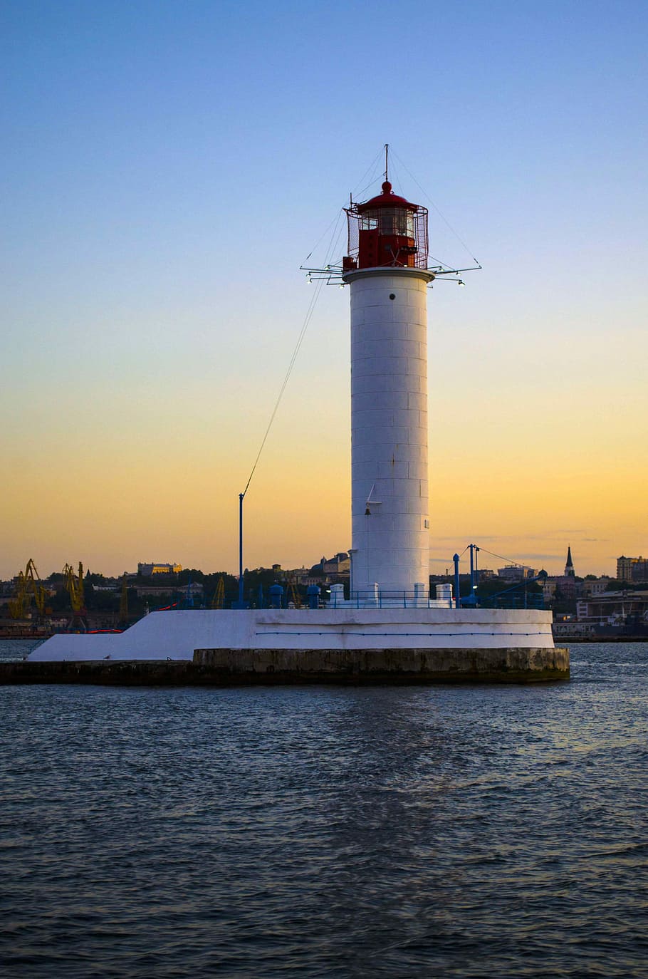 faro di vorontsov, faro, baia, faro, baia, tramonto, sera, mare, estate, cielo, mar Nero, Torre, esterno dell'edificio, direzione, porto, guida, architettura, acqua, struttura costruita, lungomare, sicurezza, costruzione, protezione, nessuno, natura, all'aperto, 4K