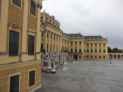 Schonbrunn, Viena, Austria, castel, Europa, arhitectură, exteriorul clădirii, construită, cer, oraș, fereastră, clădire, natură, nor - cer, stradă, oameni apropiați, trecutul, istorie, zi, destinații de călătorie, în aer liber, consecutiv, mașină, curte, 1080P, CC0, domeniu public, fără drepturi de autor