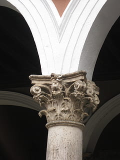 columna, arquitectura, art, columna arquitectònica, arquitectura i edificis, estàtua, arc, marbre, estructura construïda, el passat, història, art i artesania, cap gent, vista d’angle baix, característica arquitectònica, artesania, escultura, dia, talla - producte artesanal, exterior de l'edifici, primer pla, a l'aire lliure, creativitat, ornamentat, neoclàssic, talla, 2K, CC0, domini públic, lliure de regalies