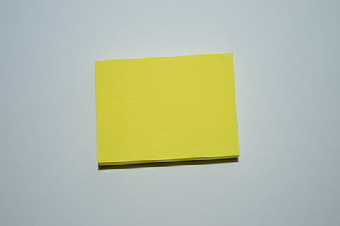 Nota, Stickies, gli appunti, giallo, bloccare, carta, nota adesiva, promemoria, girato in studio, copia spazio, in casa, nessuno, sfondo bianco, semplicità, grigio, sfondo grigio, singolo oggetto, avvicinamento, bloc notes, vuoto, ritagliare, attività commerciale, Messaggio, lista di cose da fare, 5K, CC0, dominio pubblico, privo di copyright