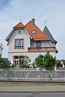 auerbach, casa, frontal, façana, edifici, residencial, porperty, Propietari de la vivenda, exterior de l'edifici, luxe, edifici residencial, cel, arquitectura, estructura construïda, barri residencial, cap gent, dia, sostre, núvol - cel, a l'aire lliure, naturalesa, ciutat, planta, tanca, arbre, barrera, límit, carrer, casa de fila, 4K, CC0, domini públic, lliure de regalies