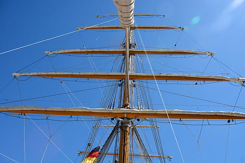 Technologie, Segelboot, Takelwerk, Marine, Mast, Wasserfahrzeug, Segelschiff, Seil, Großsegler, Transportmittel, Himmel, Segeln, Schiff, Transport, Pole, Blau, Natur, Flachwinkelansicht, Meer, Wasser, keine Leute, Reise, Tag, draußen, Passagierfahrzeuge, Yacht, 5K, CC0, gemeinfrei, lizenzfrei