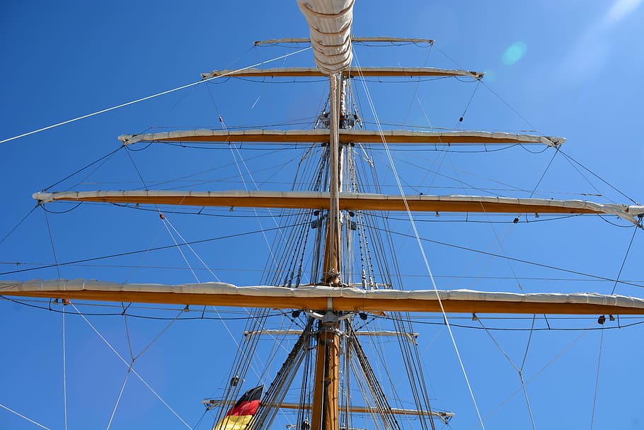 Technologie, Segelboot, Takelwerk, Marine, Mast, Wasserfahrzeug, Segelschiff, Seil, Großsegler, Transportmittel, Himmel, Segeln, Schiff, Transport, Pole, Blau, Natur, Flachwinkelansicht, Meer, Wasser, keine Leute, Reise, Tag, draußen, Passagierfahrzeuge, Yacht, 5K
