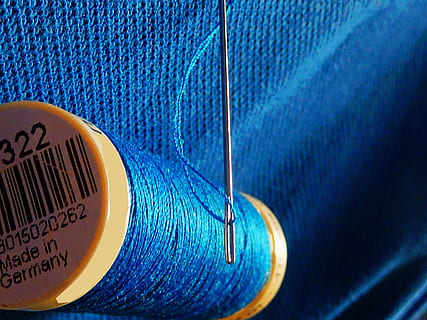 avvicinamento, foto, blu, ago, Filo, filato, bobina, filo per cucire, cucire, merceria, nähutensilien, rocchetto di filo, sartoria, kit da cucito, schneider, occhio di un ago, accessori per il cucito, lavoro manuale, nessuno, in casa, giorno, natura morta, tessile, arte e artigianato, stringa, musica, modello, oggetto da cucire, ago da cucito, messa a fuoco selettiva, tavolo, concentrarsi sulle conoscenze acquisite, attrezzatura musicale, 2K, CC0, dominio pubblico, privo di copyright