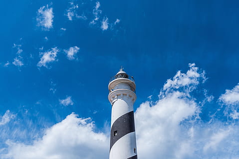 encara, far, remolins, estructura, cel, núvols, estructura construïda, arquitectura, torre, blau, exterior de l'edifici, orientació, vista d’angle baix, núvol - cel, direcció, edifici, cap gent, protecció, naturalesa, seguretat, alta - alta, dia, a l'aire lliure, 5K, CC0, domini públic, lliure de regalies