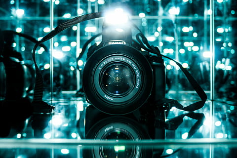 Kanon, Gerät, Bilder, Kamera, Digitalkamera, Reflexionen, Reflex, Maschinen, Technologie, beleuchtet, Industrie, keine Leute, Fabrik, Nahansicht, Fotografie-Themen, drinnen, Lichtanlage, Kamera - Fotoausrüstung, Objektiv - optisches Instrument, Fotoausrüstung, Linseneffekt, Reflexion, Kunst, Kultur und Unterhaltung, Kreis, Geometrische Figur, Nacht-, gestalten, glühend, selektiver Fokus, Nachtleben, Licht, Dreharbeiten, 4K, CC0, gemeinfrei, lizenzfrei