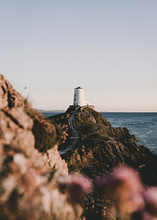faro de twr mawr, faro, junto a, cuerpo, agua, camino, Oceano, costa, horizonte, rock, naturaleza, pasión de viajar, tavel, explorar, al aire libre, playa, Wale, North Wale, mar, cielo, exterior del edificio, cielo limpio, estructura construida, paisajes - naturaleza, dirección, nadie, torre, arquitectura, día, belleza en la naturaleza, horizonte sobre el agua, tierra, copia espacio, 5K, CC0, dominio público, libre de derechos