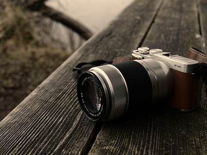 càmera, naturalesa, macro, fotografia, a l'aire lliure, fotògraf, foto, pasatemps, lent, temes de fotografia, càmera - equip fotogràfic, tecnologia, centrar-se en primer pla, material de fusta, equip fotogràfic, lent - instrument òptic, primer pla, cap gent, estil retro, càmera digital, sol objecte, taula, activitat, natura morta, equipament, dia, lent - ull, càmera slr, color plata, cuir, 4K, CC0, domini públic, lliure de regalies