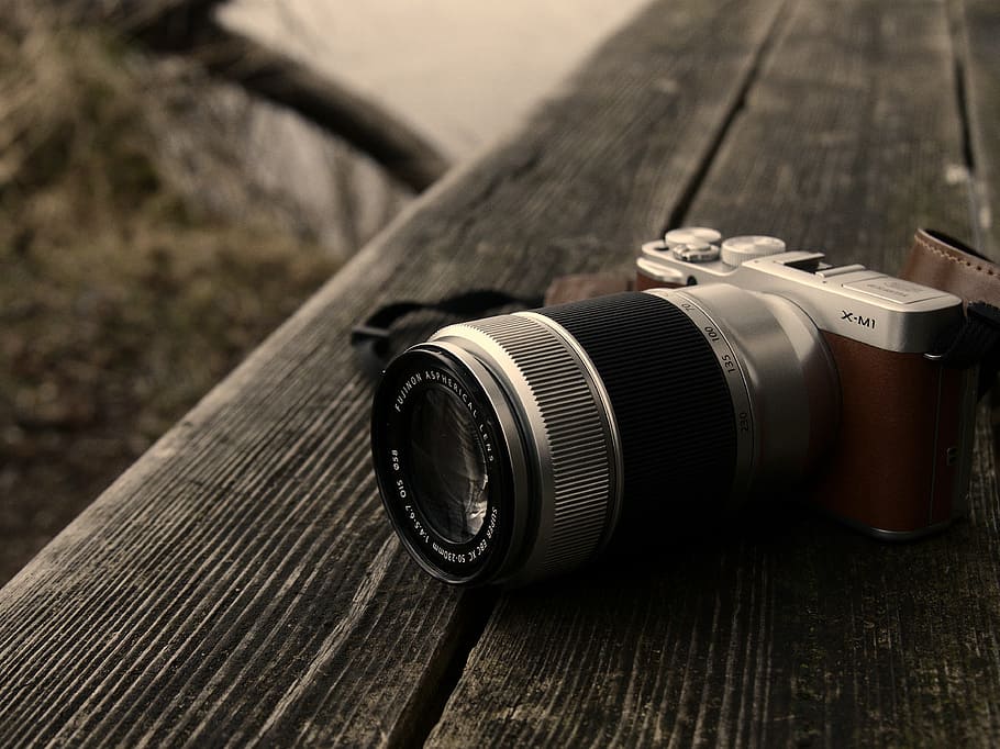 càmera, naturalesa, macro, fotografia, a l'aire lliure, fotògraf, foto, pasatemps, lent, temes de fotografia, càmera - equip fotogràfic, tecnologia, centrar-se en primer pla, material de fusta, equip fotogràfic, lent - instrument òptic, primer pla, cap gent, estil retro, càmera digital, sol objecte, taula, activitat, natura morta, equipament, dia, lent - ull, càmera slr, color plata, cuir, 4K