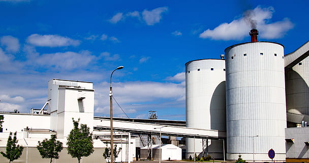 fabrică, plantă, tehnologie, exteriorul clădirii, construită, cer, arhitectură, industrie, nor - cer, natură, zi, turn, clădire, stack de fum, în aer liber, albastru, nici o persoana, mediu inconjurator, oraș, Afaceri, transport, 4K, CC0, domeniu public, fără drepturi de autor